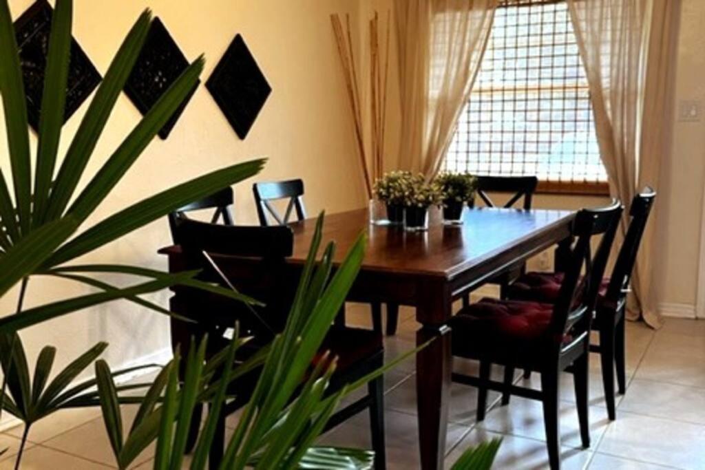 Holiday home House Close To Downtown, Airport, Raymond Stadium, And Many Places