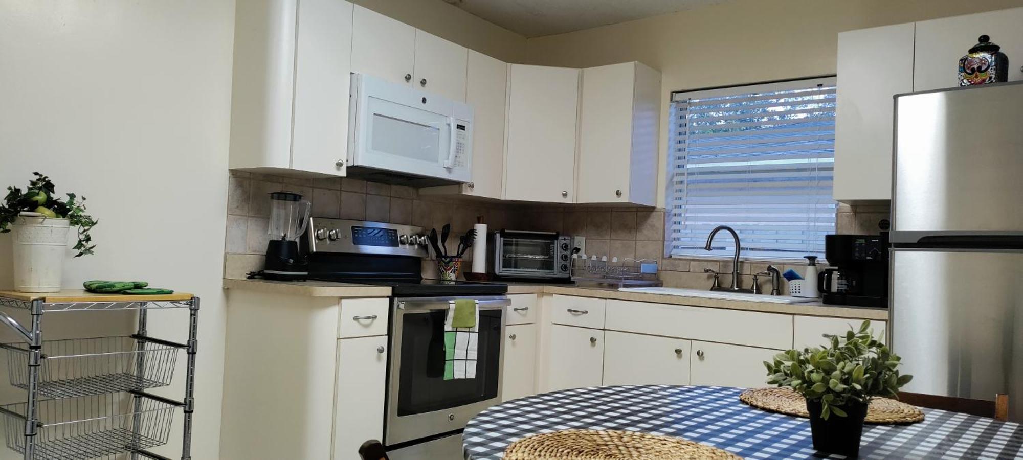 Holiday home House Close To Downtown, Airport, Raymond Stadium, And Many Places