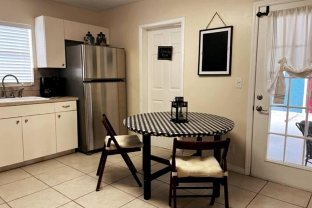 House Close To Downtown, Airport, Raymond Stadium, And Many Places Holiday home Tampa