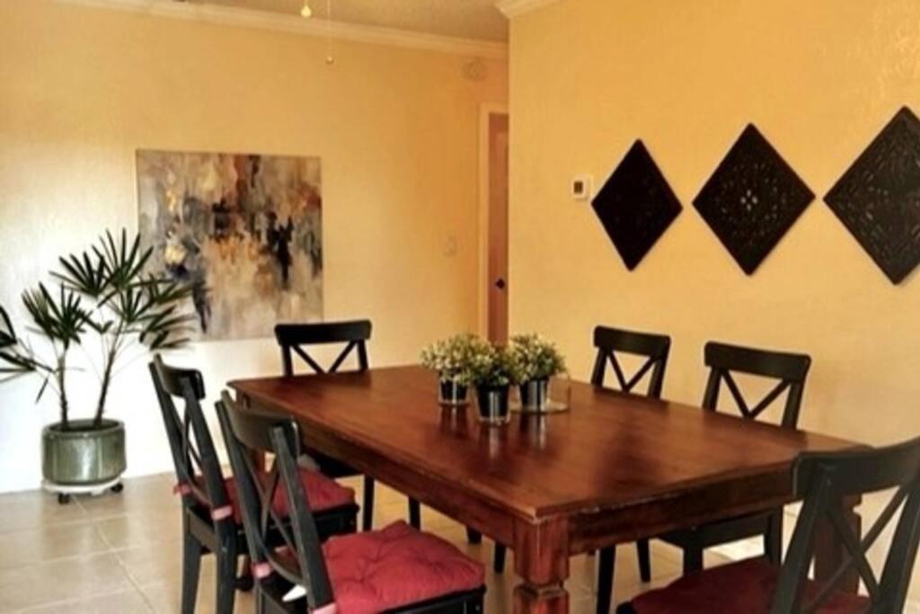 House Close To Downtown, Airport, Raymond Stadium, And Many Places *